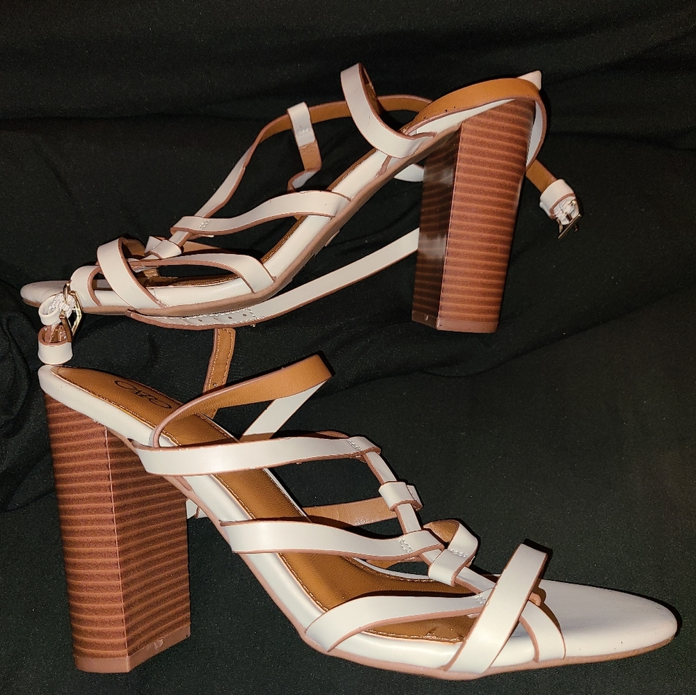 NEW CREAM STRAPPY SANDALS (SIZE 10)